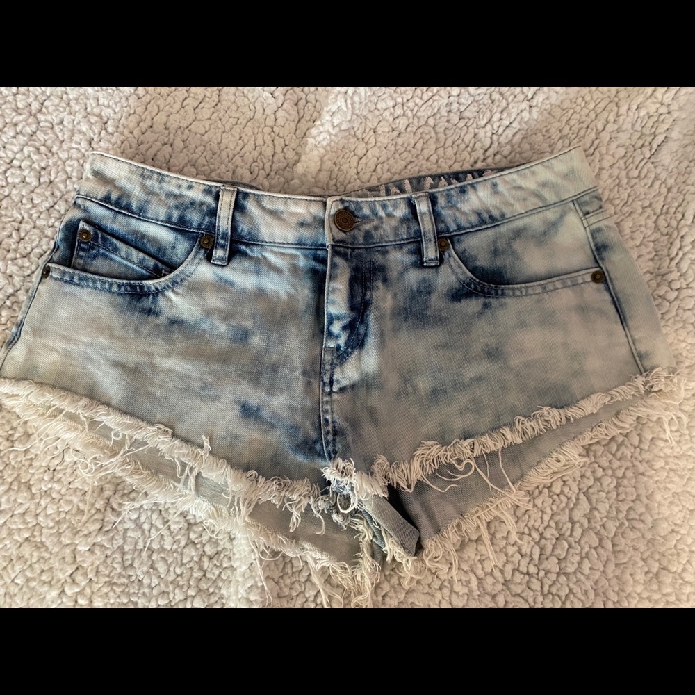 Short tie-dye Volcom Jean Shorts !!